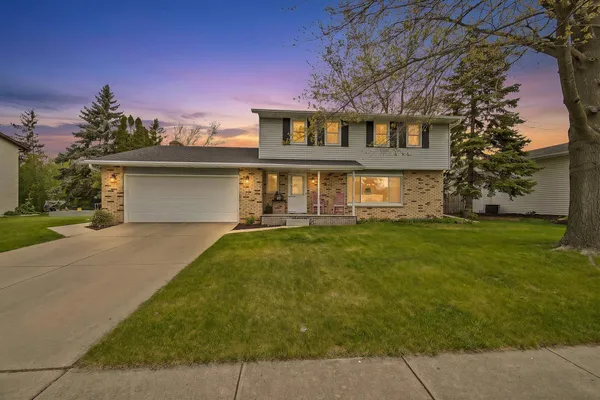 $449,900 | 413 South Good Hope Road, De Pere, WI 54115