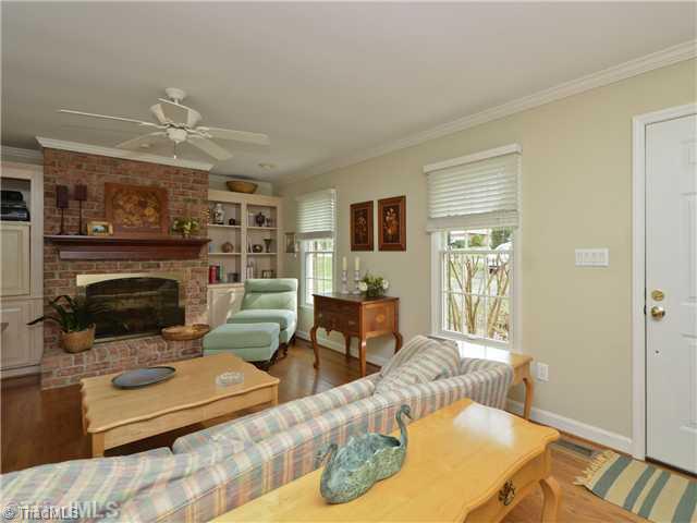 144 Rolling Road Madison, NC 27025 - Photo 3 of 18 Living Room.