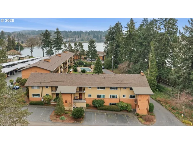 $399,000 | 1400 Southeast Lava Drive, Unit 8, Milwaukie, OR 97222