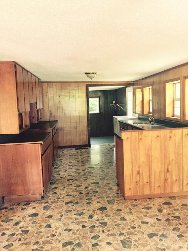 315 Vowell Road Briceville, TN 37710 - Photo 8 of 10 kitchen