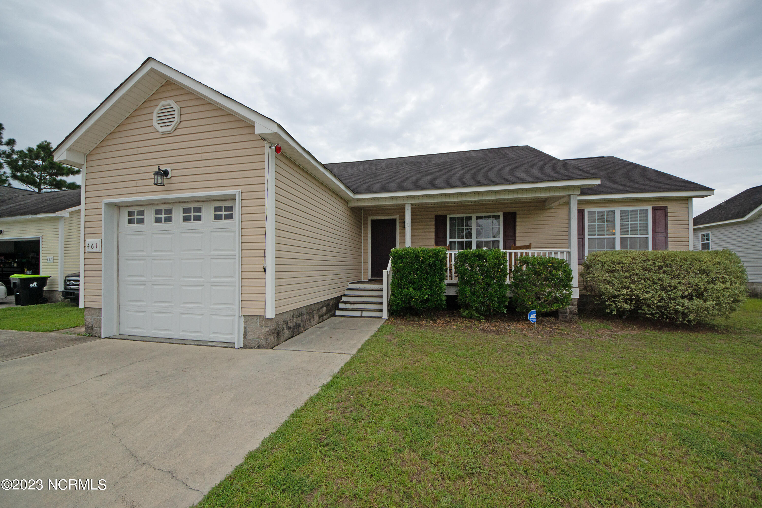 461 Sand Ridge Road Hubert, NC 28539 - Photo 2 of 33 Front View