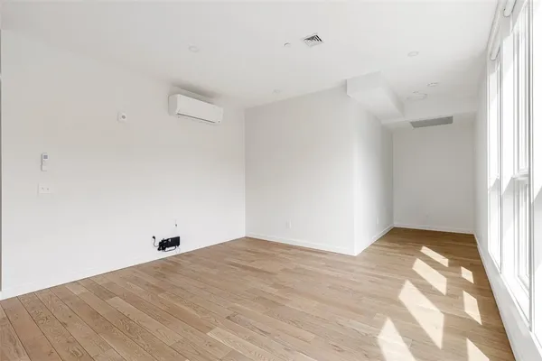 $2,050 | 71 Richmond Street, Unit 4A, Providence, RI 02903