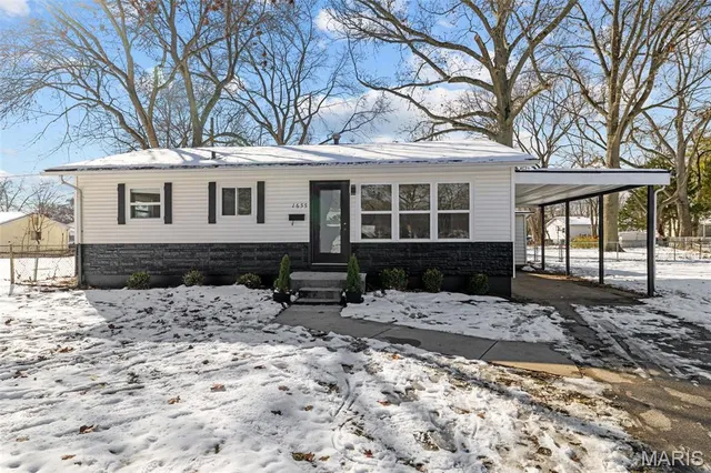 $1,950 | 1655 Fenmore Drive, Florissant, MO 63031