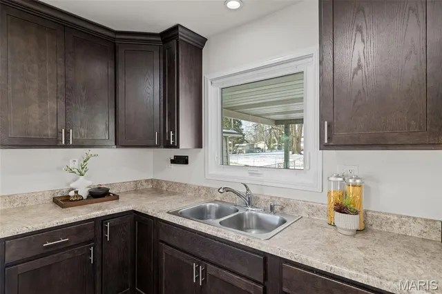 $1,950 | 1655 Fenmore Drive, Florissant, MO 63031