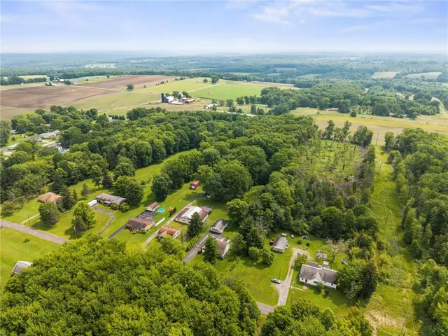 $265,000 | 1090-94 North Darby Road, Hermitage, PA 16148