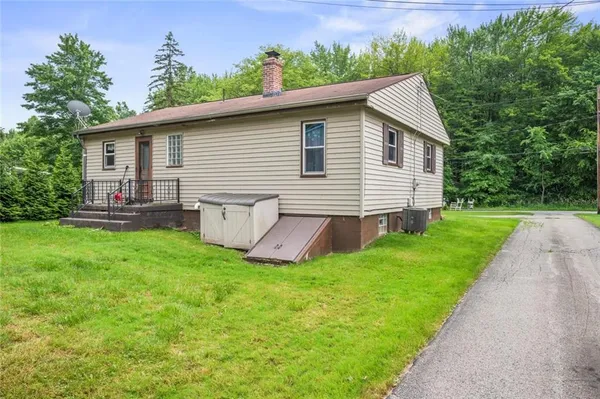 $265,000 | 1090-94 North Darby Road, Hermitage, PA 16148