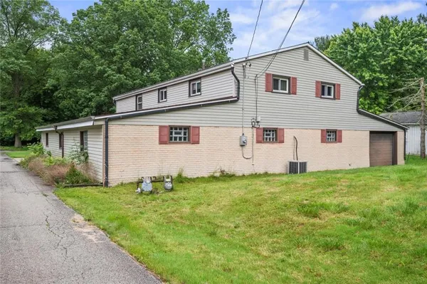 $265,000 | 1090-94 North Darby Road, Hermitage, PA 16148