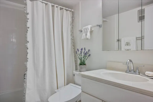 $395,000 | 1738 Chicago Avenue, Unit 301, Evanston, IL 60201