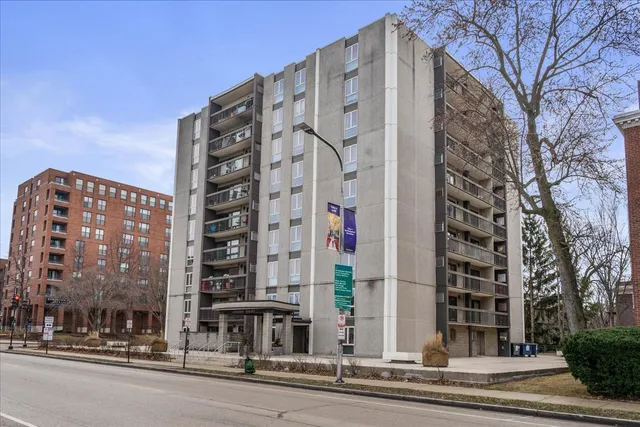 $395,000 | 1738 Chicago Avenue, Unit 301, Evanston, IL 60201
