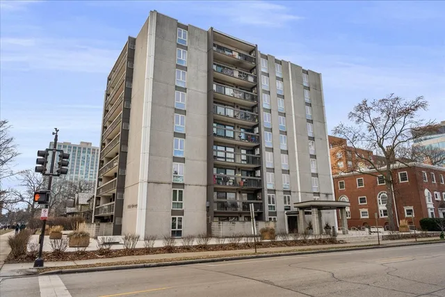$395,000 | 1738 Chicago Avenue, Unit 301, Evanston, IL 60201