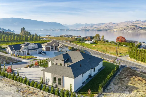 $1,299,000 | 21 Loretta Lane, Chelan, WA 98816