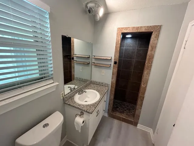 $1,900 | 1735 14th Street, Plano, TX 75074