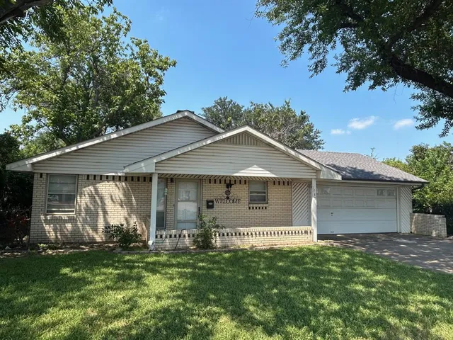 $1,900 | 1735 14th Street, Plano, TX 75074