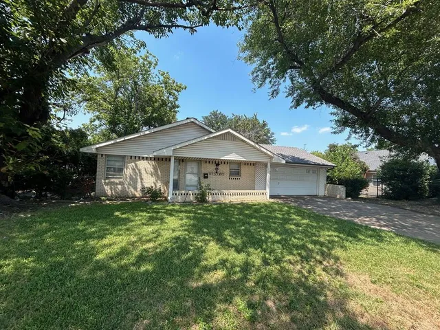 $1,900 | 1735 14th Street, Plano, TX 75074