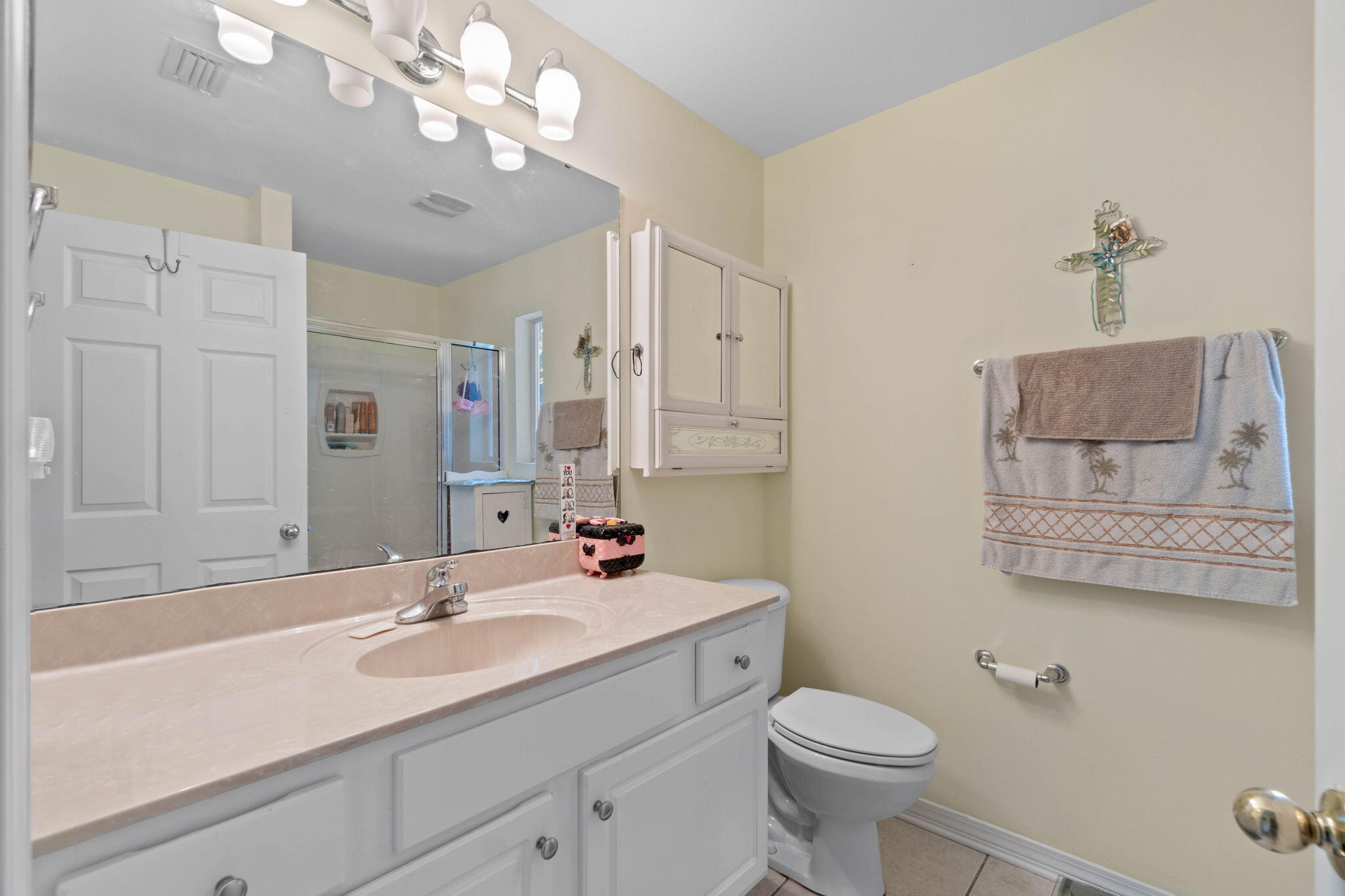 413 Ed Street Fort Walton Beach, FL 32547 - Photo 25 of 36 a bathroom with a toilet a sink and mirror