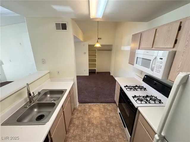 $1,135 | 7885 West Flamingo Road, Unit 2089, Las Vegas, NV 89147