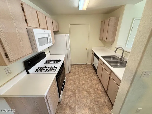 $1,135 | 7885 West Flamingo Road, Unit 2089, Las Vegas, NV 89147