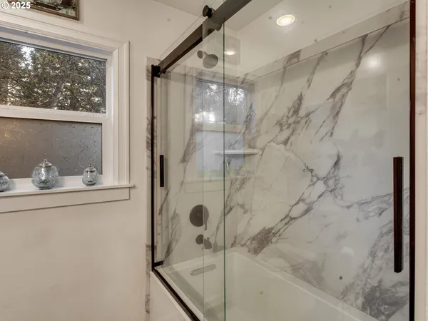 $585,000 | 299 Southwest 3rd Avenue, Canby, OR 97013