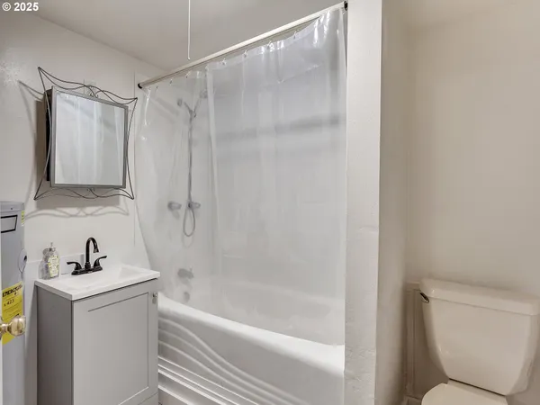 $585,000 | 299 Southwest 3rd Avenue, Canby, OR 97013