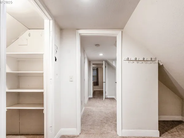 $585,000 | 299 Southwest 3rd Avenue, Canby, OR 97013