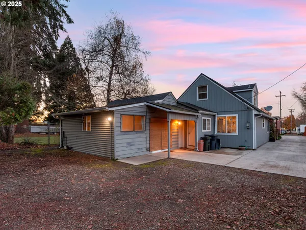 $585,000 | 299 Southwest 3rd Avenue, Canby, OR 97013