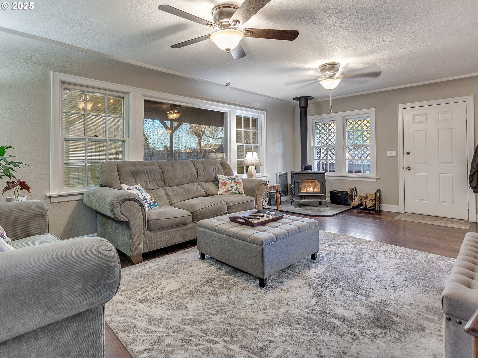 299 Southwest 3rd Avenue Canby, OR 97013 - Photo 3 of 32 a living room with furniture and a large window