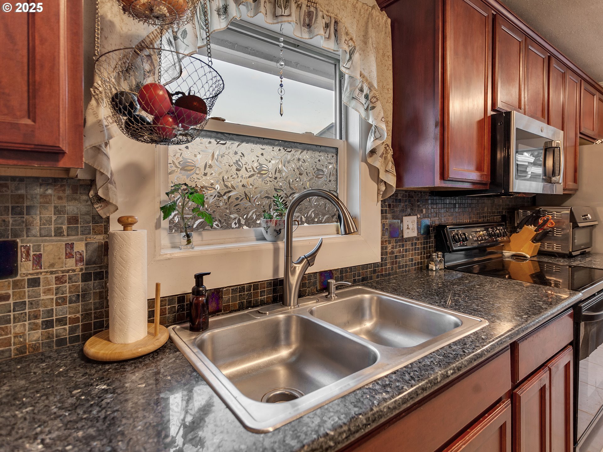299 Southwest 3rd Avenue Canby, OR 97013 - Photo 8 of 32 a kitchen with a sink a counter space and cabinets