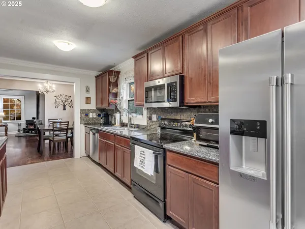 $585,000 | 299 Southwest 3rd Avenue, Canby, OR 97013