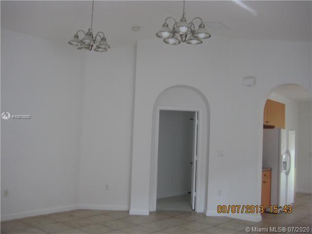 1271 Northeast 40th Road Homestead, FL 33033 - Photo 3 of 13 Gallery Image 3