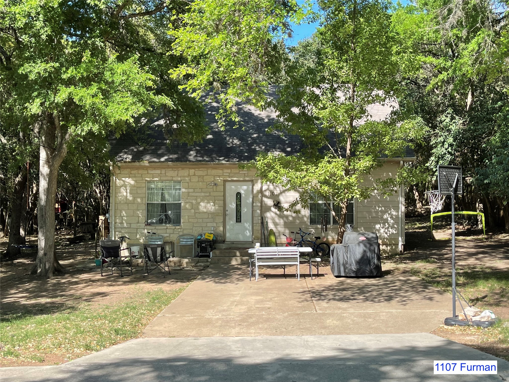 1007-1015 Earle Street San Marcos, TX 78666 - Photo 25 of 25 a front view of a house with a yard