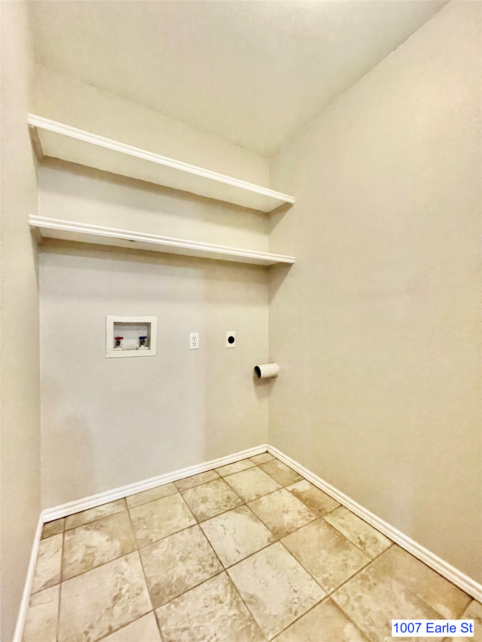 1007-1015 Earle Street San Marcos, TX 78666 - Photo 7 of 25 a view of a small space