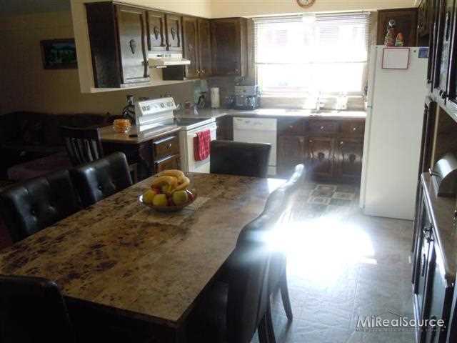 321 Union Drive Rochester, MI 48307 - Photo 9 of 30 31145270-8.JPG