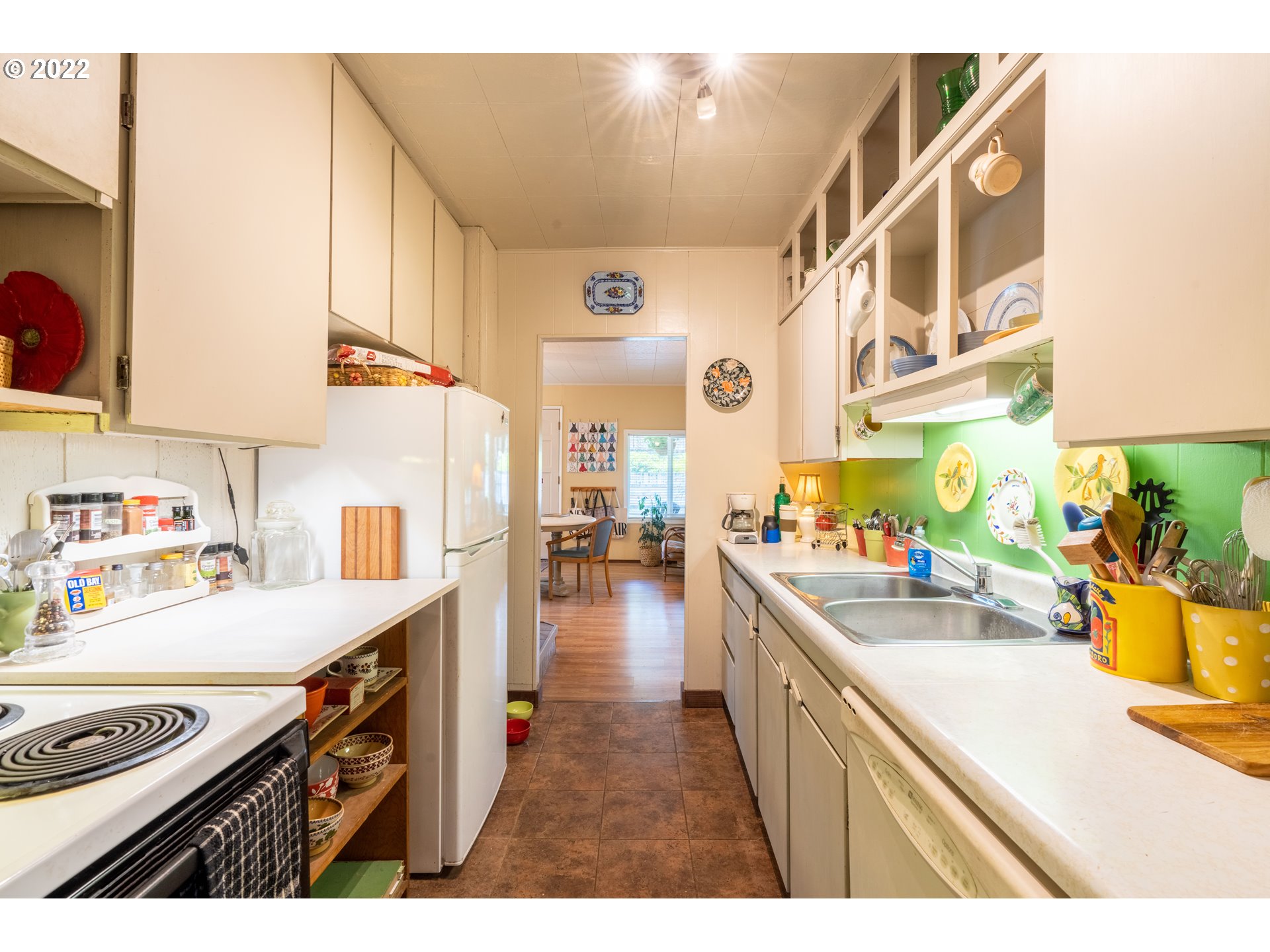 580 North 7th Street Reedsport, OR 97467 - Photo 9 of 32 Kitchen