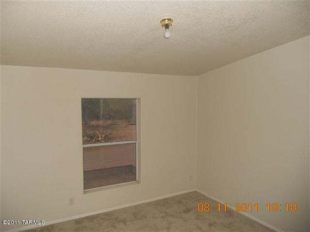 6231 North Van Ark Road Tucson, AZ 85743 - Photo 5 of 10