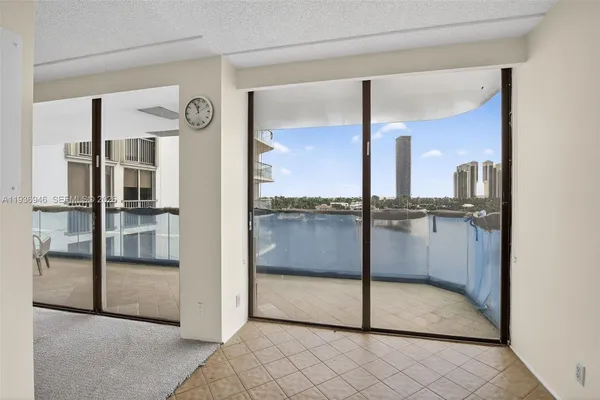$3,950 | 19707 Turnberry Way, Unit 7F, Aventura, FL 33180