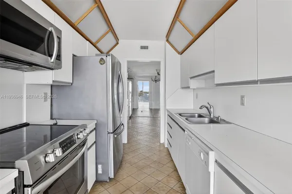 $3,950 | 19707 Turnberry Way, Unit 7F, Aventura, FL 33180