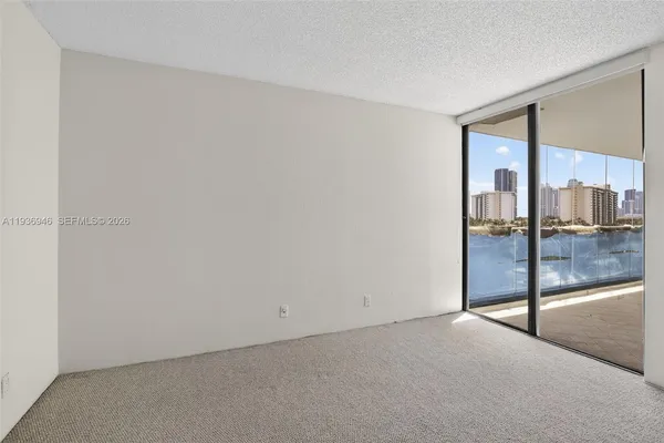 $3,950 | 19707 Turnberry Way, Unit 7F, Aventura, FL 33180