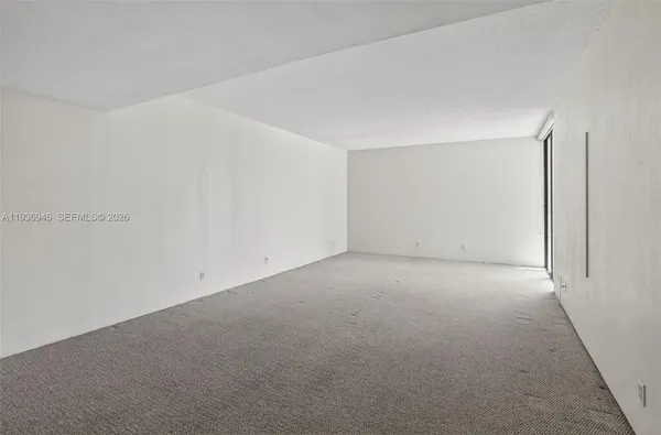 $3,950 | 19707 Turnberry Way, Unit 7F, Aventura, FL 33180