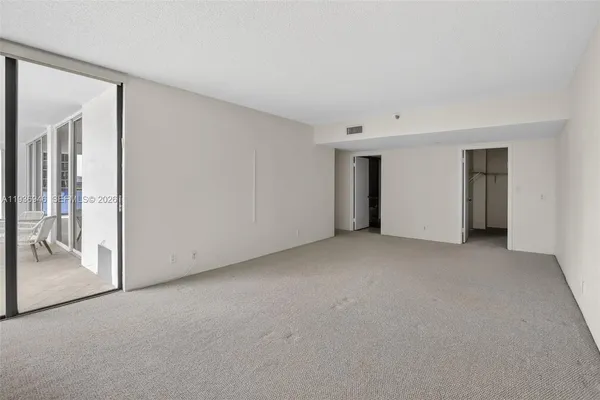 $3,950 | 19707 Turnberry Way, Unit 7F, Aventura, FL 33180