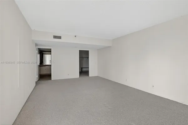 $3,950 | 19707 Turnberry Way, Unit 7F, Aventura, FL 33180