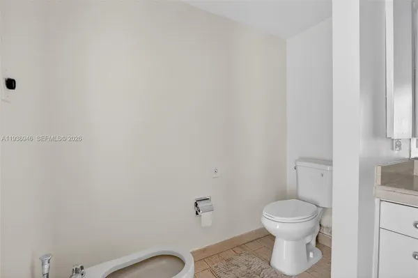 $3,950 | 19707 Turnberry Way, Unit 7F, Aventura, FL 33180