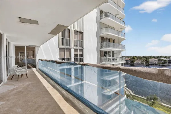 $3,950 | 19707 Turnberry Way, Unit 7F, Aventura, FL 33180