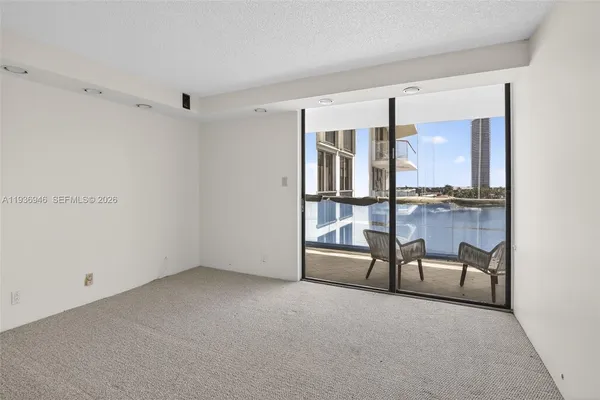 $3,950 | 19707 Turnberry Way, Unit 7F, Aventura, FL 33180