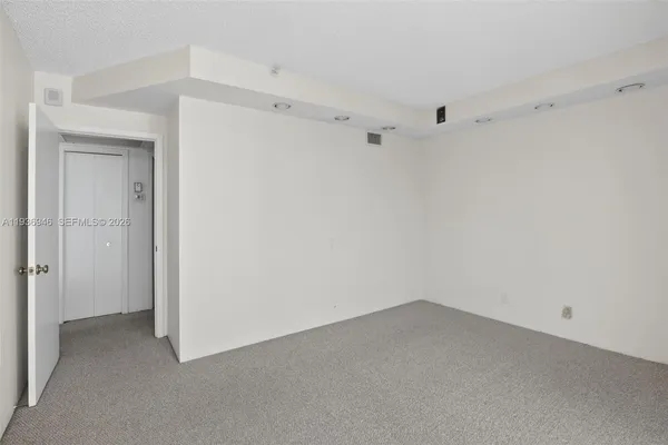 $3,950 | 19707 Turnberry Way, Unit 7F, Aventura, FL 33180