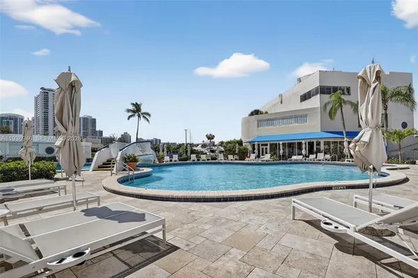 $3,950 | 19707 Turnberry Way, Unit 7F, Aventura, FL 33180