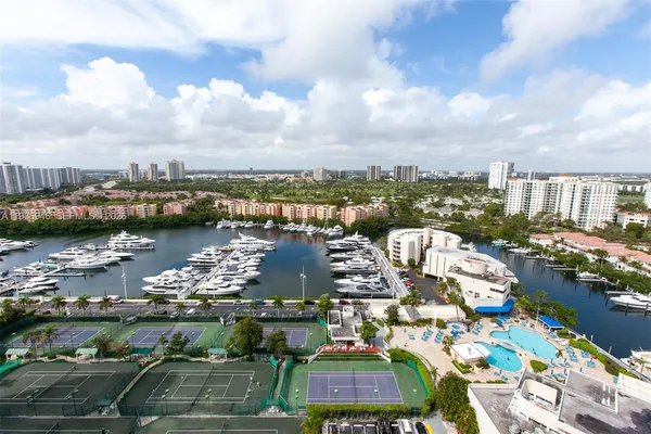 $3,950 | 19707 Turnberry Way, Unit 7F, Aventura, FL 33180