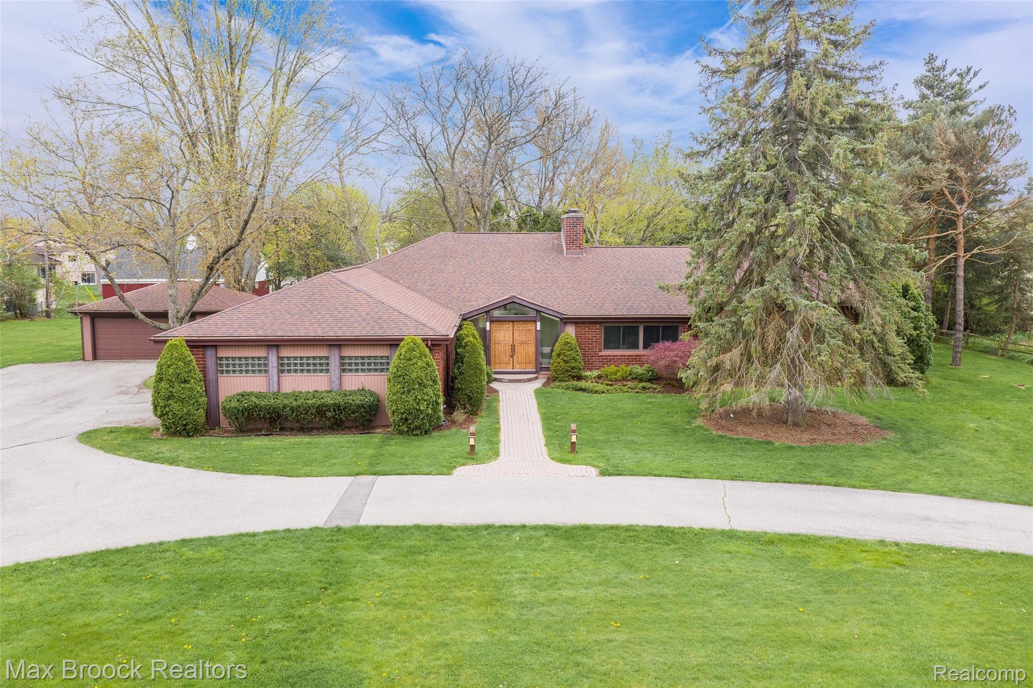 2355 West Wattles Road Troy, MI 48098 - Photo 7 of 53 2355 W Wattles-2.jpg