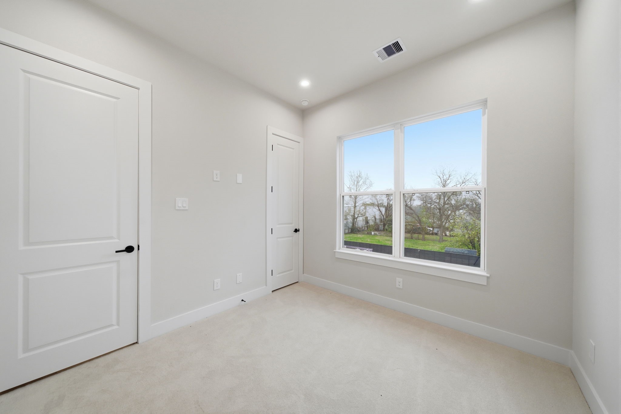 330 Janisch Road, Unit A Houston, TX 77018 - Photo 21 of 40 an empty room with windows and view