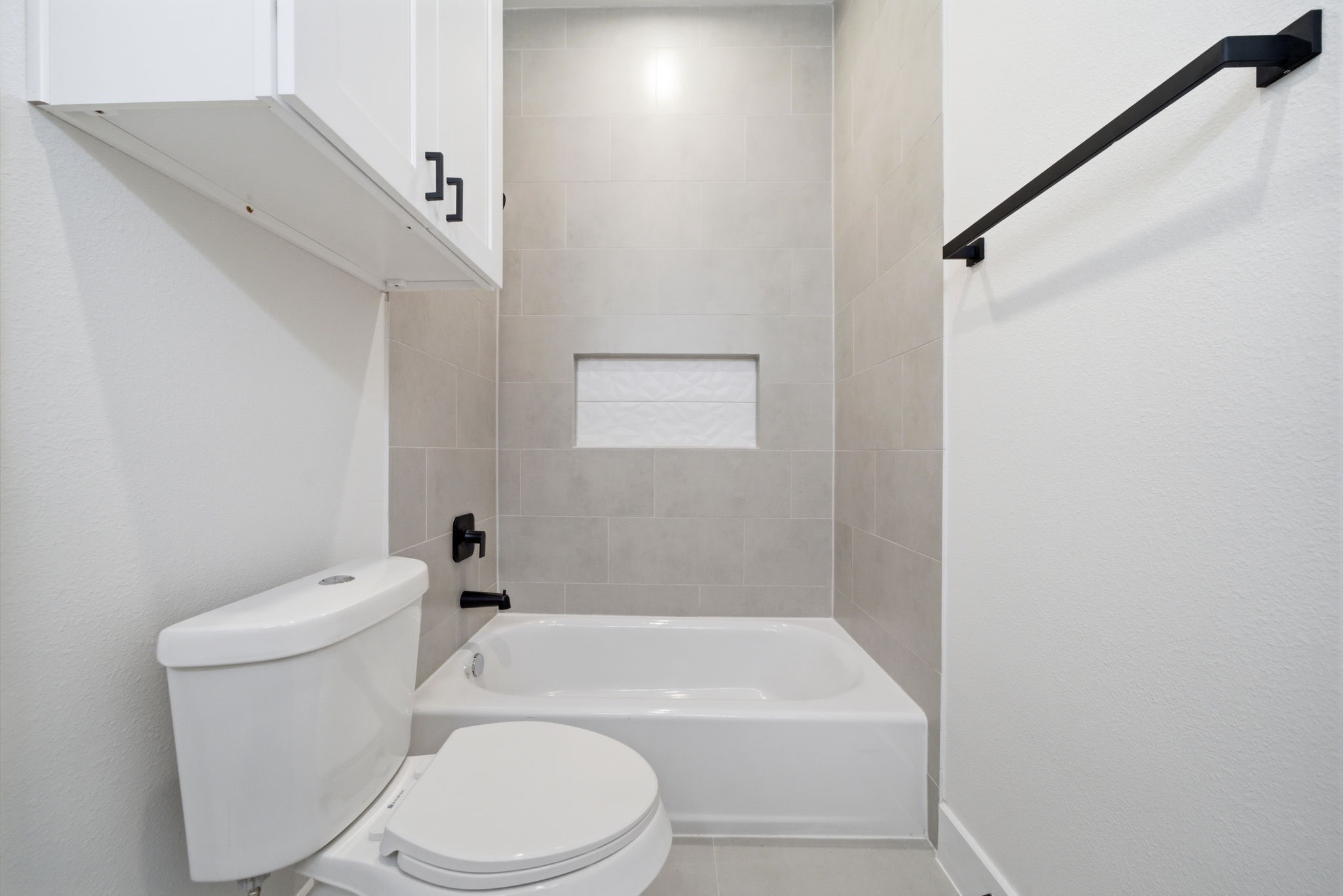 330 Janisch Road, Unit A Houston, TX 77018 - Photo 23 of 40 a white toilet sitting next to a white bath tub