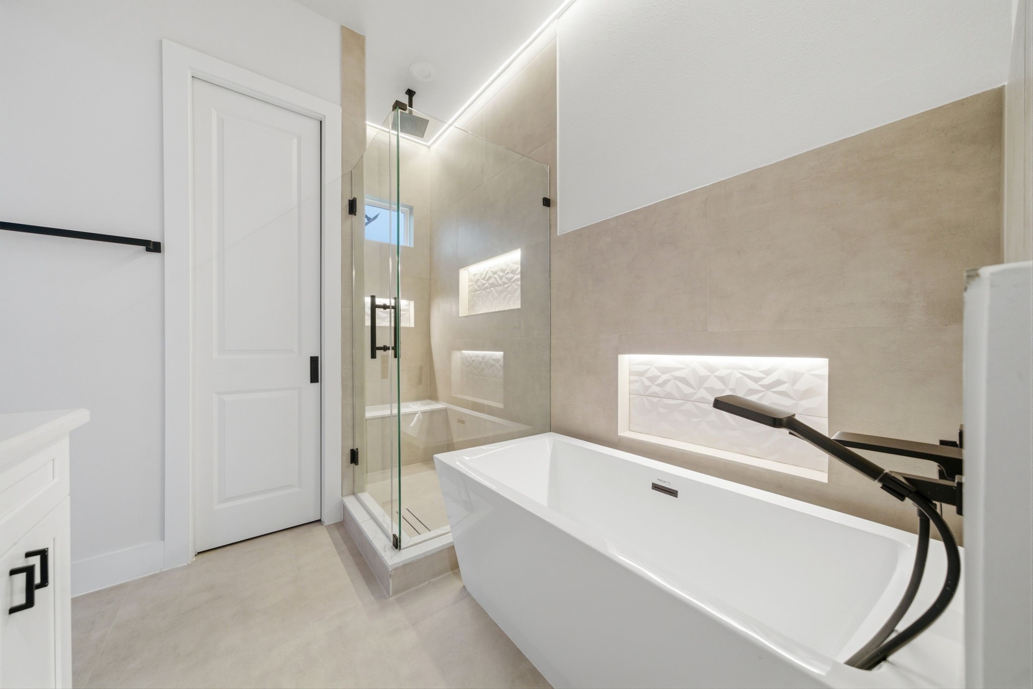 330 Janisch Road, Unit A Houston, TX 77018 - Photo 30 of 40 a bathroom with a tub and shower